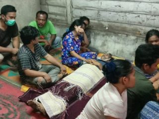 Zenajah Elkana Pangaribuan (65) saat disemayamkan dirumah duka di Lingkungan II, Kelurahan Cinta Damai, Kecamatan Medan Helvetia, Senin (24/8/2020).