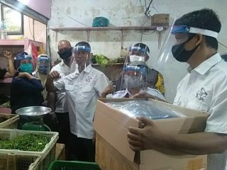 Sosialisasi syarat-syarat pengajuan BPUM kepada pedagang.