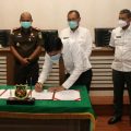 Penyerahan prasarana, sarana, utilitas oleh Plh GM Perum Perumnas Regional I Sumatera, Ahmad Baihaqi kepada Pemko Medan.