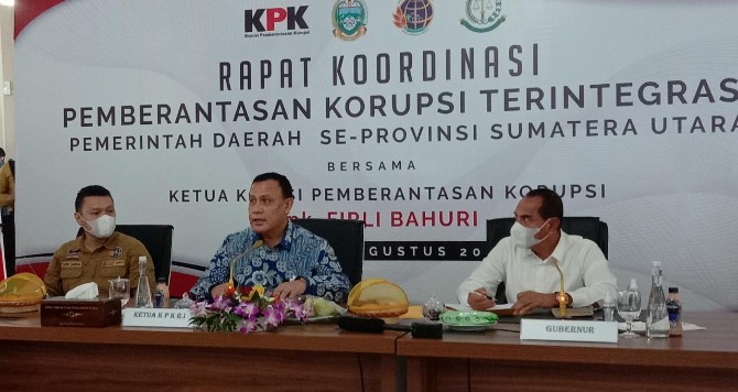 Rapat Koordinasi Pemberantasan Korupsi Terintegrasi Pemerintah Daerah se -Sumut bersama Ketua KPK RI, Firli Bahuri, di rumah dinas Gubsu, Kamis (27/8/2020).
