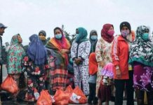 Yayasan Sahabat Yatim Indonesia melakukan bakti sosial kepada warga yang terdampak langsung erupsi Gunung Sinabung di Tanah Karo.