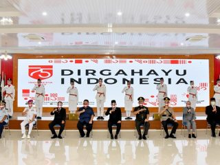 Delapan Paskibraka 2020 berfoto bersama Forkopimda Sumut usai pengukuhan, Sabtu (15/8/2020)