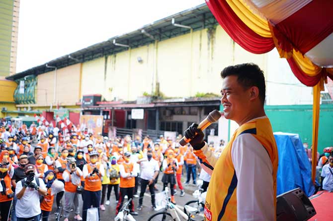 Bobby Nasution saat menghadiri gowes santai di Stadion Teladan bersama relawan, Minggu (13/9/2020)