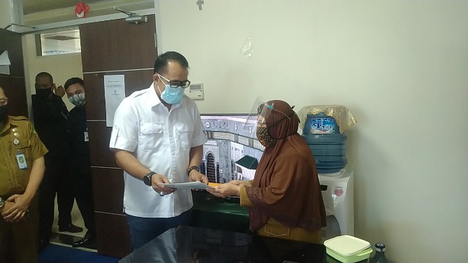 Aulia Rahman saat mengundurkan diri sebagai anggota DPRD Kota Medan.