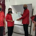 Penyerahan Surat Keputusan (SK) oleh DPC PDIP Kota Medan kepada empat Pelaksana Tugas (Plt) ketua PAC kota Medan.