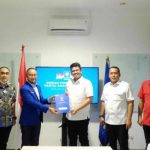 SK DPP PAN yang diserahkan oleh Sekjen PAN, Eddy Soeparno langsung kepada pasangan Bobby Nasution dan Aulia Rachman di Jakarta