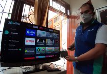 Teknisi sedang mengerjakan pemasangan layanan XL HOME di rumah pelanggan yang berada di kawasan Sidorejo Hilir, Kecamatan Medan Tembung, Kota Medan, Rabu (9/9/2020).