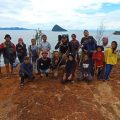 Komunitas Menjaga Pantai Barat (Komantab) saat Monitoring Meriam Bottot 3 di Desa Sitardas, Kecamatan Badiri, Kabupaten Tapanuli Tengah, Sumatera Utara.
