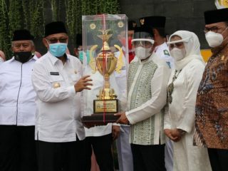 Plt Walikota Medan, Akhyar Nasution saat Kafilah Kota Medan kembali meraih juara umum MTQ ke-37 tingkat Sumatera Utara.