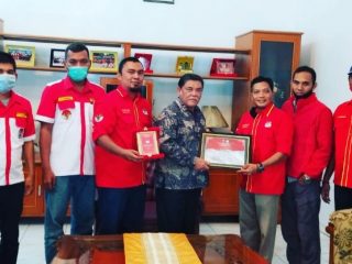 Piagam penghargaan diberikan kepada Wakil Bupati Deli Serdang, M Ali Yusuf Siregar oleh Bakorda Fokusmaker Sumut.