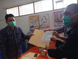 Penyerahan Berkas diserahkan oleh tim Liasion Officer (Lo) Akhyar- Salman, Rabu (16/9/2020).