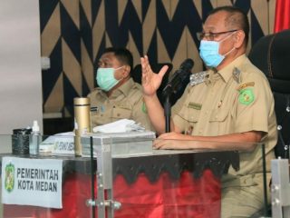 Plt Walikota Medan, Akhyar Nasution saat rapat kerja secara virtual dengan KPK