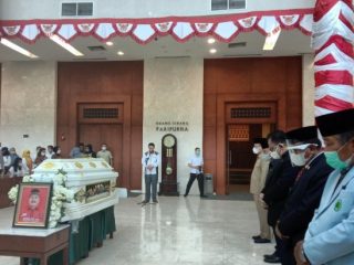 Penyemayaman jenazah Anggota DPRD Sumut, Gedung Paripurna DPRD Sumut, Jalan Imam Bonjol, Medan, Selasa (22/9/2020) pagi.