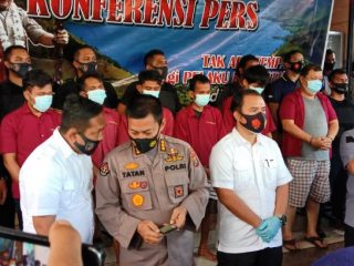 Direktur Reserse Kriminal Umum (Direskrimum) Polda Sumut, Kombes Irwan Anwar saat konferensi pers terkait kasus pembunuhan Mr X bernama Jefri Wijaya (39), Rabu (23/9/2020).