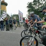 Ikatan Keluarga Alumni Perguruan Tinggi Ilmu Kepamongprajaan (IKAPTK) Kota Medan bersepeda santai.