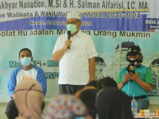 Calon Walikota Medan, Akhyar Nasution saat berpidato di acara deklarasi dukungan yang digelar oleh Komunitas Anak muda yang tergabung dalam relawan Gerakan Muda Akhyar Dan Salman (Garda As Salam).
