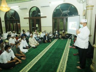 Akhyar Nasution saat berpidato di Lingkungan XI di Masjid Al Jihad Tanah 600.