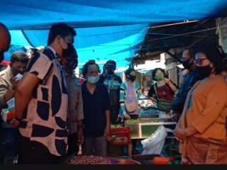Calon Walikota Medan, Bobby Nasution saat mengunjungi Pasar Kampung Lalang, Jalan Kelambir V, Kota Medan.