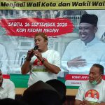 Calon Wakil Wali Kota Medan, Aulia Rachman, saat bertemu sedulur Jawa di Jalan Wahid Hasyim Medan, kemarin.