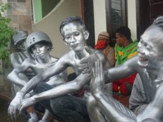 Menilik Fenomena Manusia Silver, Ini Kata FK-PUSPA Medan