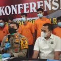 AKBP Ronny Sidabutar (kanan depan) saat paparan penangkapan sabu-sabu dari Mes Pemko Tanjungbalai.