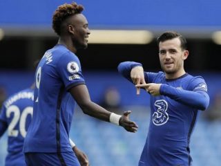 Pemain Chelsea, Ben Chilwell saat merayakan gol nya ke gawang Crystal Palace.
