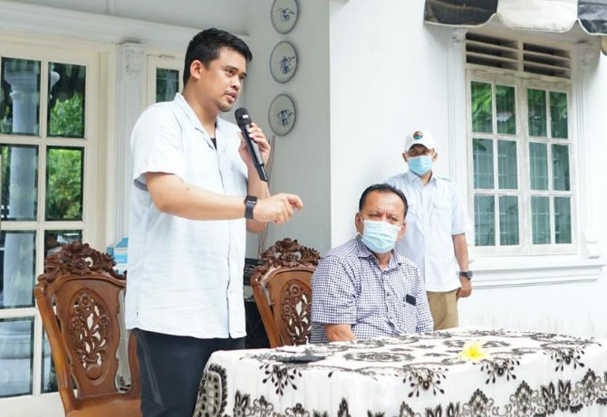 Calon Walikota Medan nomor urut 2, Muhammad Bobby Nasution saat bertemu dengan para pelaku UMKM Kota Medan