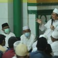 Ustadz Tengku Zulkarnain saat berceramah dan dihadiri oleh Calon Walikota Medan nomor urut 1, Akhyar Nasution.
