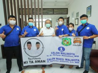 Komunitas Tionghoa yang tergabung dalam kelompok KI TA AMAN saat berkunjung kerumah Akhyar Nasution di kawasan Jalan Intertip, Senin (5/10/2020) pagi.
