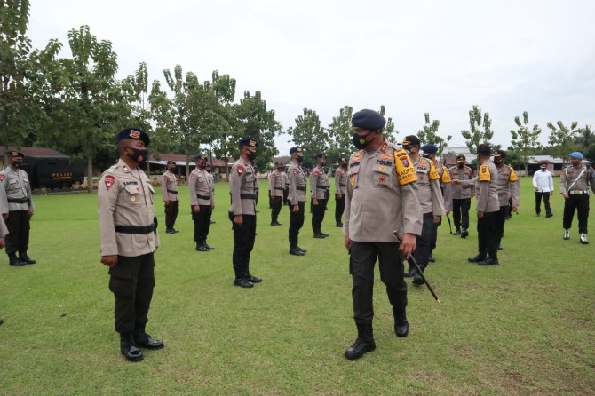 Pemberangkatan Satbrimob yang dipimpin Kapolda Sumut, Irjen Martuani Sormin di Mako Kompi 2 Yon A Tanjung Morawa, Rabu (7/10/2020).