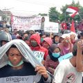 Massa Aksi berkumpul di Bundaran SIB Medan, Kamis (8/10/2020).