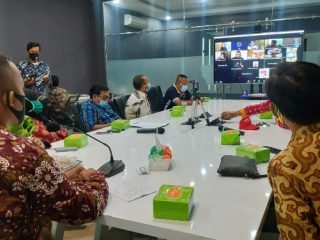 Suasana seleksi wawancara secara virtual Ridho Affandi oleh Kemenpora di Kantor Dispora Langkat