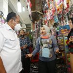 Calon Wakil Walikota Medan nomor urut 2, Aulia Rachman saat mengunjungi pusat pasar.