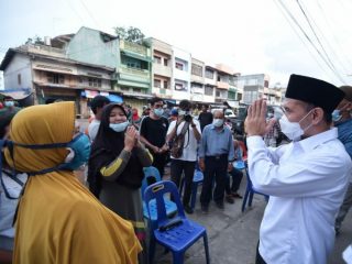 Calon Wakil Walikota, Salman Alfarisi saat mendatangi pasar sukaramai.