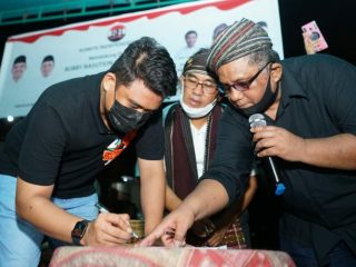 Perkumpulan masyarakat Nias di Kota Medan yang dikoordinir Hadirat Manao bersua dengan Bobby Nasution.