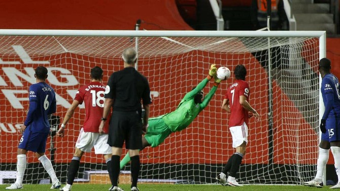 Kiper Chelsea, Mendy (hijau) bermain kokoh untuk menahan Manchester United 0 - 0 tadi malam.
