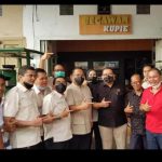 Foto bersama Himpunan Kerukunan Tani Indonesia (HKTI) Sumut di Begawan Coffee, Senin (26/10/2020).