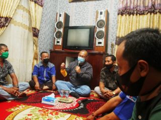 Calon Walikota Medan nomor urut 1, Akhyar Nasution saat bersilaturahmi di Komplek UKA Martubung.