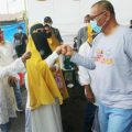 Calon Walikota Medan nomor urut 1, Akhyar Nasution saat bersilaturahmi dengan para warga aliran Sungai Babura.
