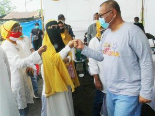 Calon Walikota Medan nomor urut 1, Akhyar Nasution saat bersilaturahmi dengan para warga aliran Sungai Babura.