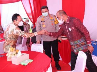 Pjs Walikota Medan Arief Trinugroho (kiri), Kapolrestabes Medan Kombes Pol Riko Sunarko (tengah) dan Kajari Medan Teuku Rahmatsyah, SH, MH (kanan) dalam sebuah kesempatan beberapa waktu lalu. Pjs Walikota berharap bantuan sertifikat tanah dari pemerintah untuk warga dimanfaatkan dengan baik.