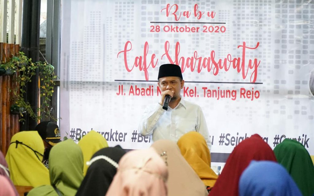 Calon Wakil Walikota Medan, Salman Alfarisi saat orasi kampanye di Cafe Saraswati.