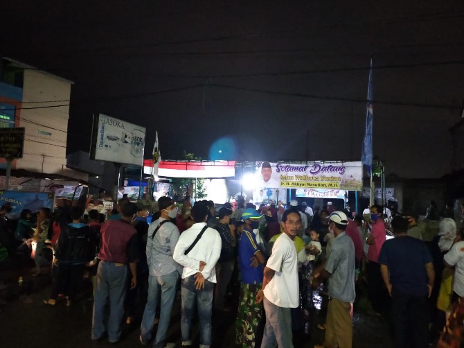 Suasana kegiatan Akhyar Nasution di Medan Deli yang tidak dilaporkan ke Bawaslu serta dinilai melanggar protokol kesehatan (prokes).