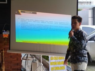 Direktur Riset InPAS, Alwi Dahlan Ritonga saat menjelaskan elektabilitas Pilkada Asahan.