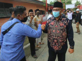 Calon Walikota Medan nomor urut 1, Akhyar Nasution saat bersilaturahmi di Gang Wasliyani, Kebun Lada Kelurahan Besar, Medan Labuhan, Kamis (29/10/2020).