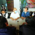 Akhyar Nasution saat ngopi bersama musisi Medan di Merdeka Walk, Jumat (30/10/2020).
