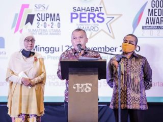 Dewan Juri SPS Awarding Night 2020. (Kiri ke kanan) Prof Lusiana Andriani Lubis, PhD; Dr Arifin Saleh, MSP dan Dr Hasan Sazali, MA.(ist)