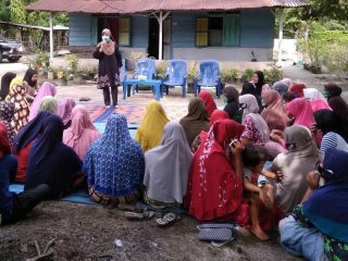 Calon Bupati -Wakil Bupati Asahan nomor urut 3, Nurajizah Marpaung - Henri Siregar saat berkampanye.