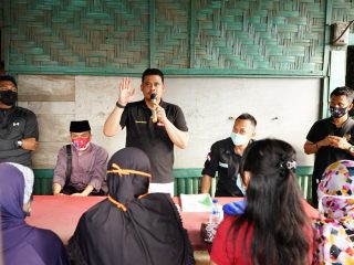 calon Walikota Medan nomor urut 2, Bobby Nasution saat melakukan kunjungan ke lokasi PIK Kota Medan.