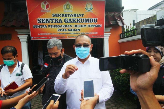 Calon Walikota Medan nomor urut 1, Akhyar Nasution mendatangi Sentra Gakkumdu (Penegakkan Hukum Terpadu) Kantor Bawaslu Medan.